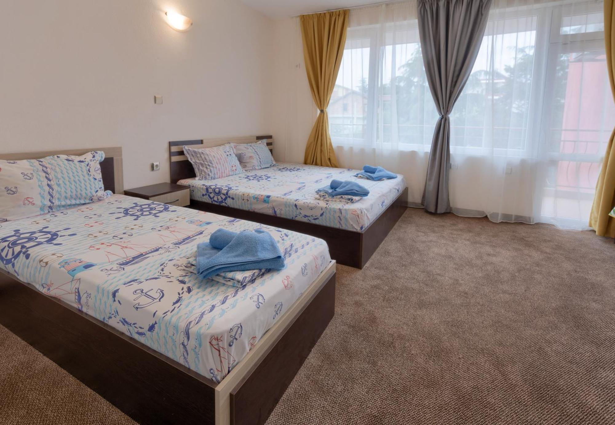 Kazlarov Guest House 키텐 외부 사진