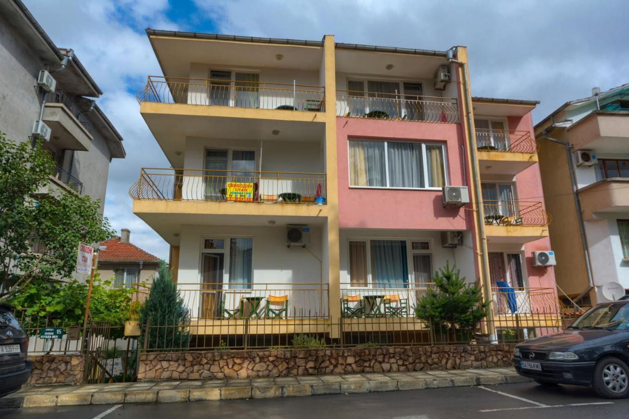 Kazlarov Guest House 키텐 외부 사진