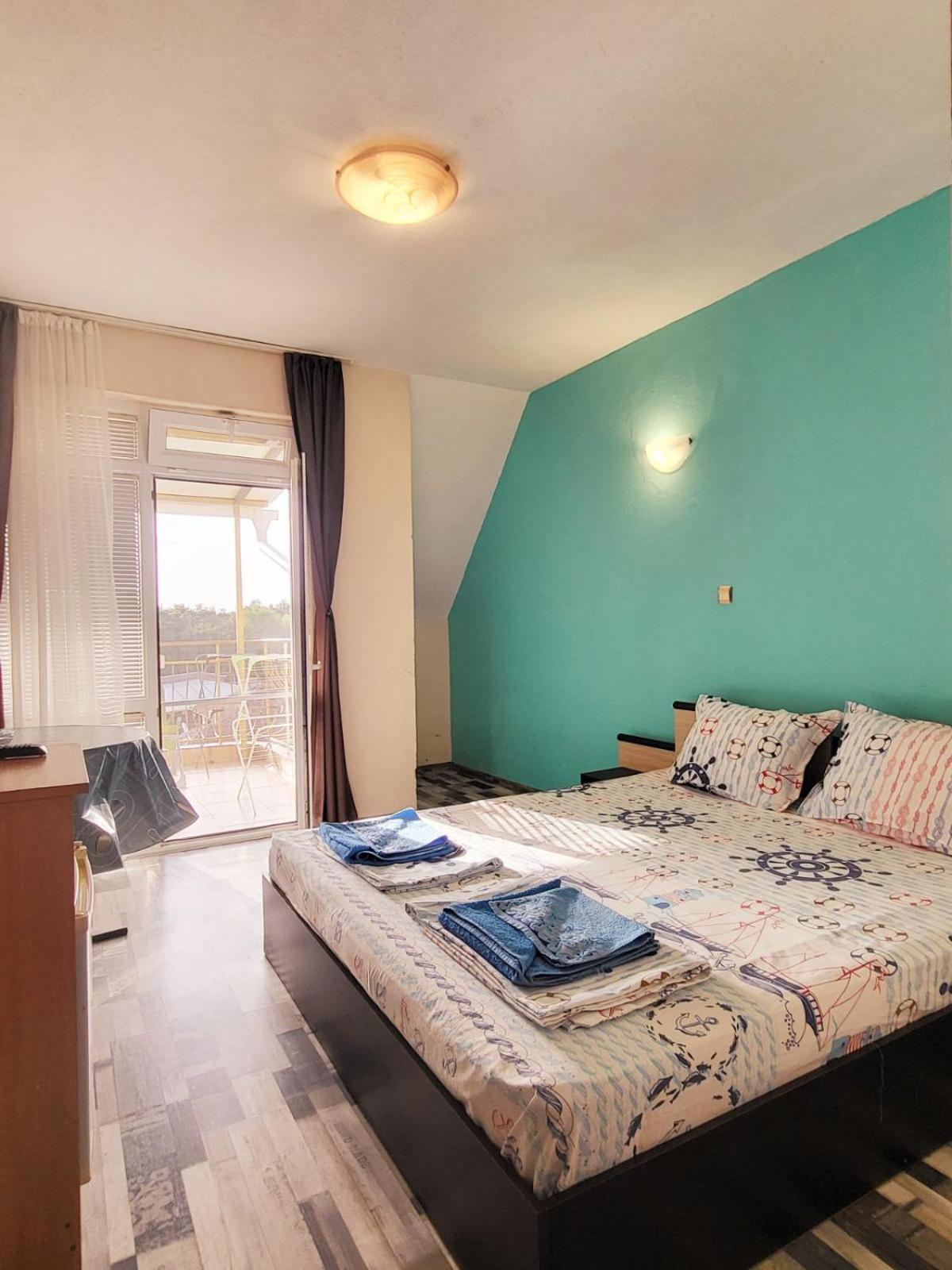 Kazlarov Guest House 키텐 외부 사진