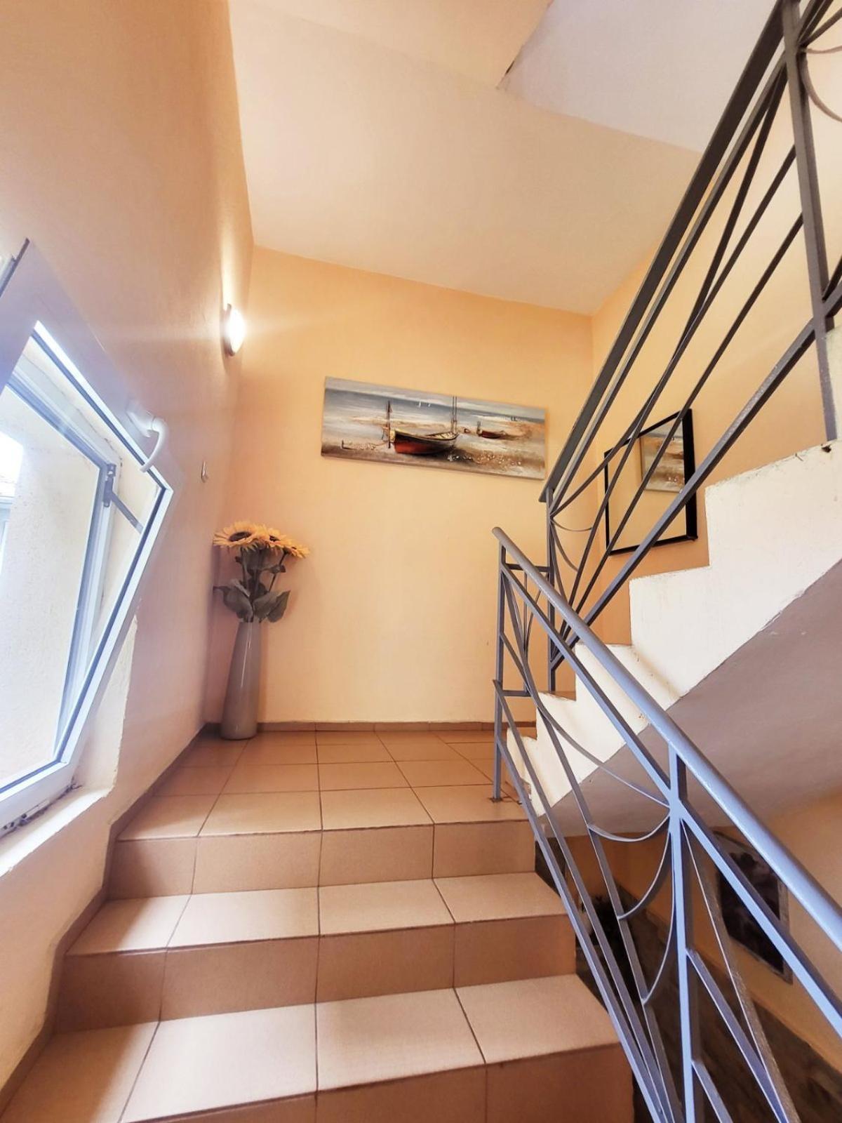 Kazlarov Guest House 키텐 외부 사진