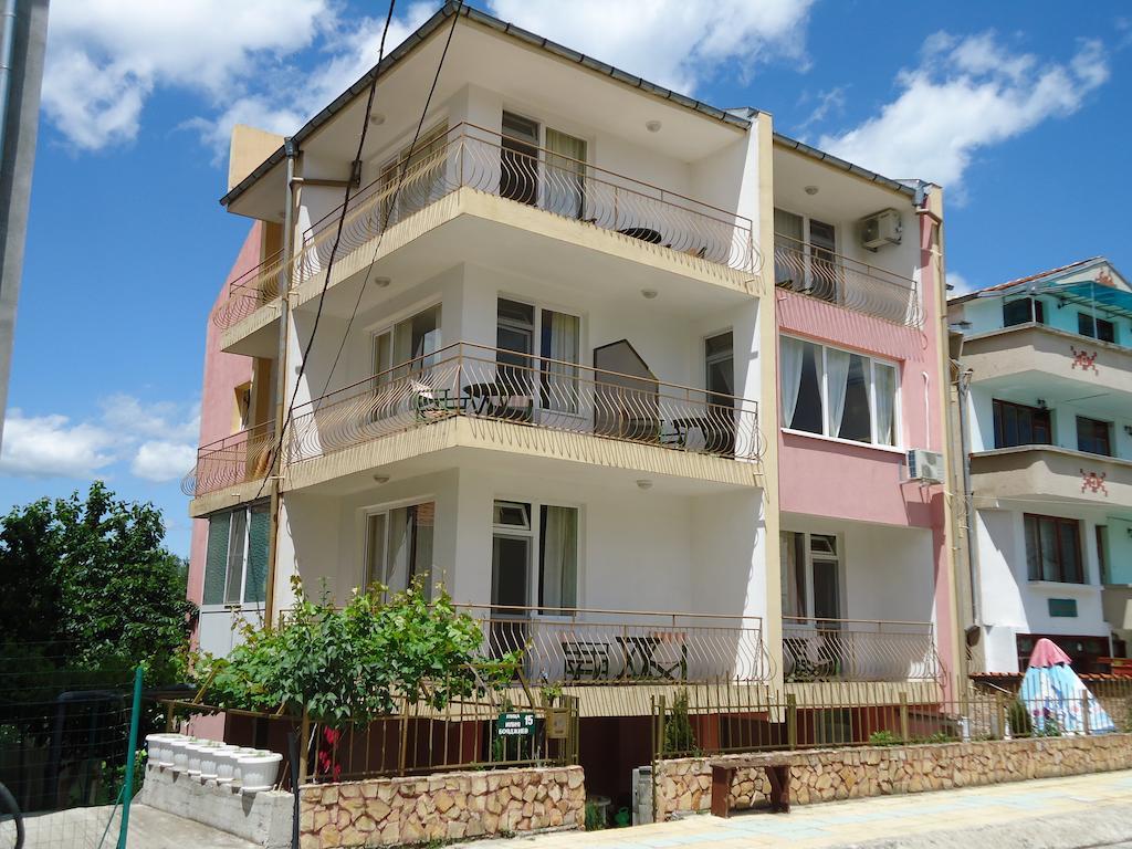 Kazlarov Guest House 키텐 외부 사진