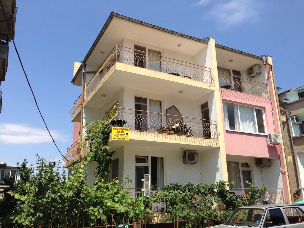 Kazlarov Guest House 키텐 외부 사진