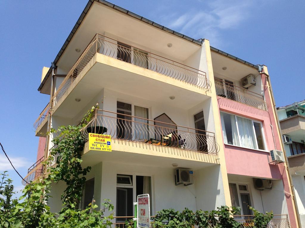 Kazlarov Guest House 키텐 외부 사진